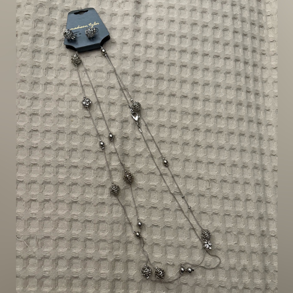 Charming Silver Necklace With Beaded Details With Earrings!